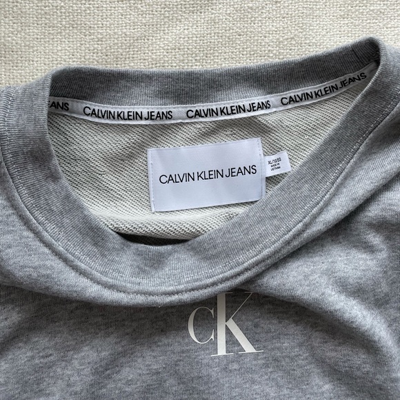 CALVIN KLEIN sweatshirt - never worn ❤️‍🔥 - Picture 3 of 3